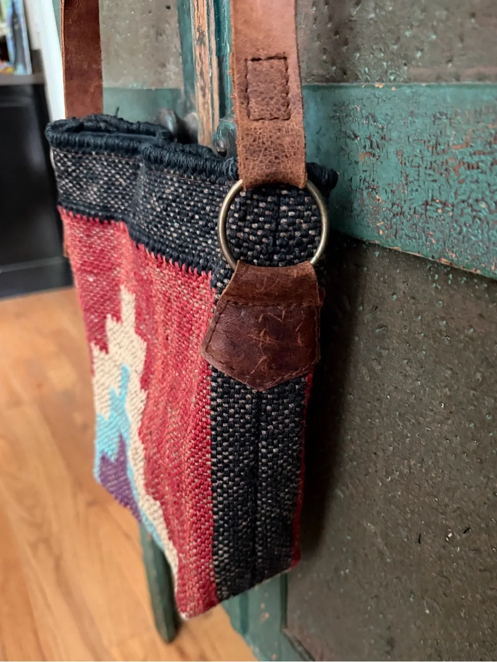 Baizaar Medium Crossbody Jute Bag - Picture 6 of 14